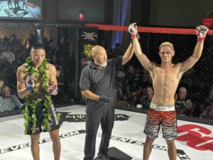 Greyson Lee defeats Tevin Torres